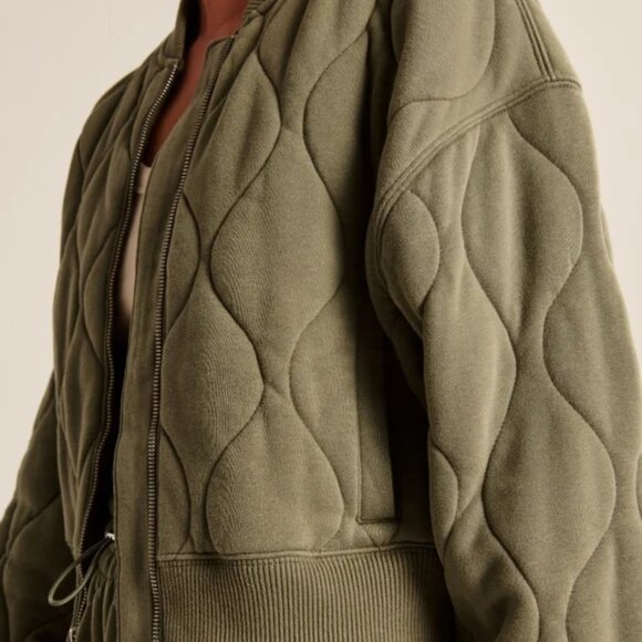 NWT Abercrombie & Fitch Army Green Onion Quilted Soft Bomber Jacket - Picture 5 of 6